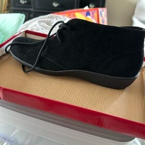 NWT - black suade Aerosoles, tie up shoes. Women’s size 9.5M